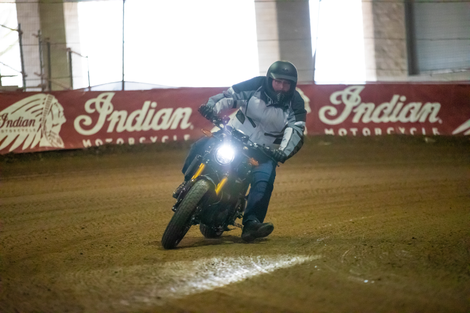 Illustration for article titled What I Learned Riding a 1200cc Motorbike With No Front Brake on a Dirt Track